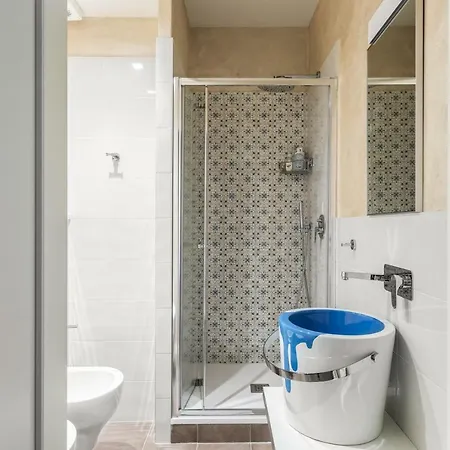 Bellevue Apartment *