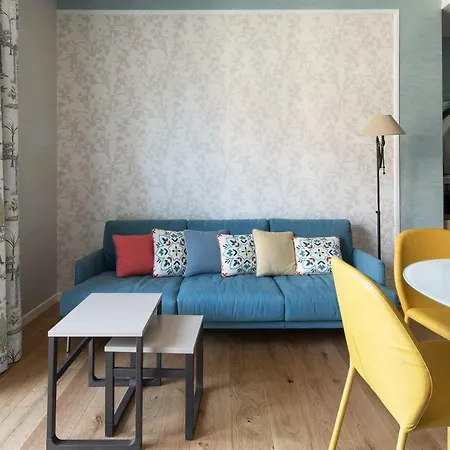 Bellevue Apartment *